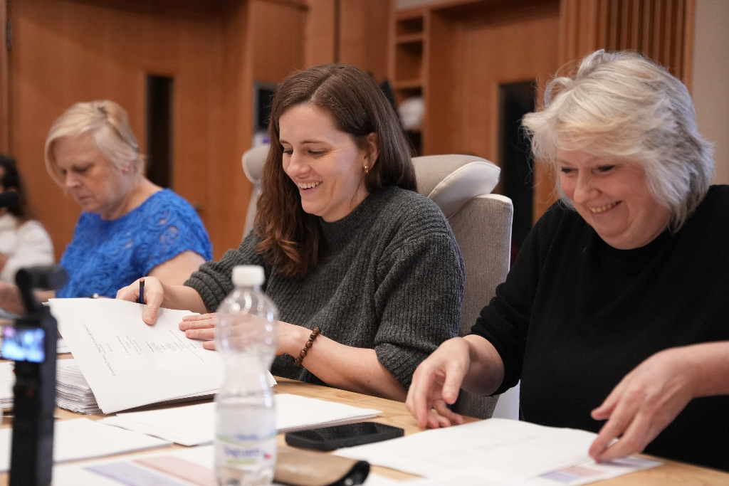 Elizabeth Foster at a scoring session